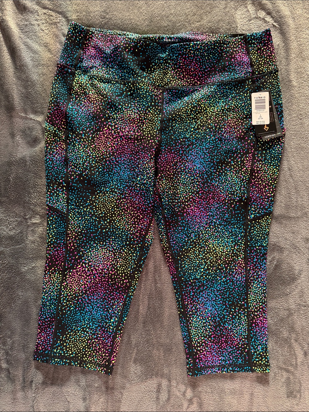 Torrid Multicolor Speckle Print Active Capri - Black Multicolor